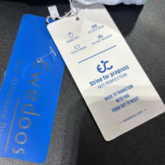 Ewedoos High Impact,crisscross back,adjustable straps,mesh lined,removable cups - Picture 7 of 7